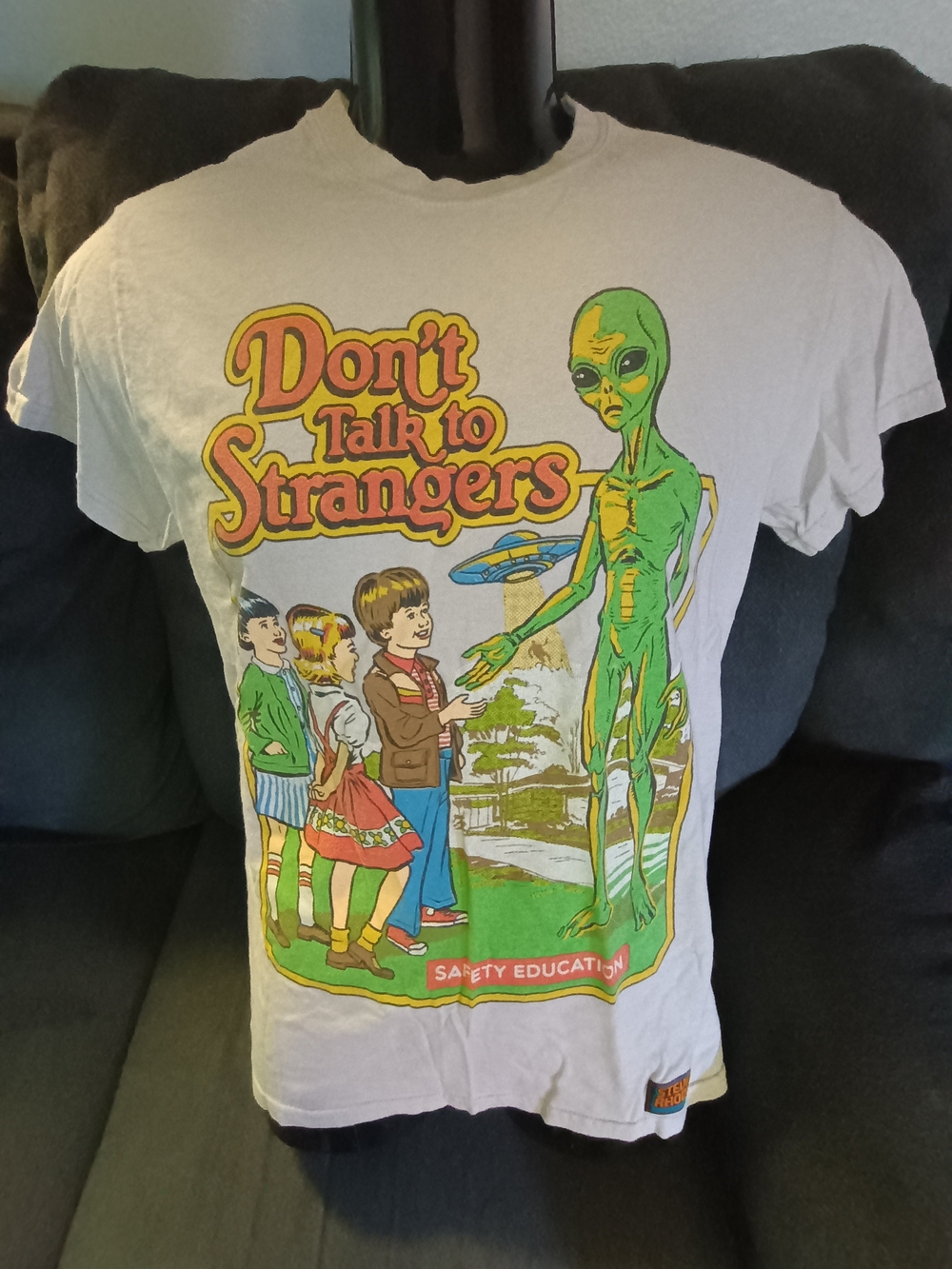 Steven Rhodes Don’t Talk to Strangers Alien Graphic T-Shirt Small Retro UFO Tee
